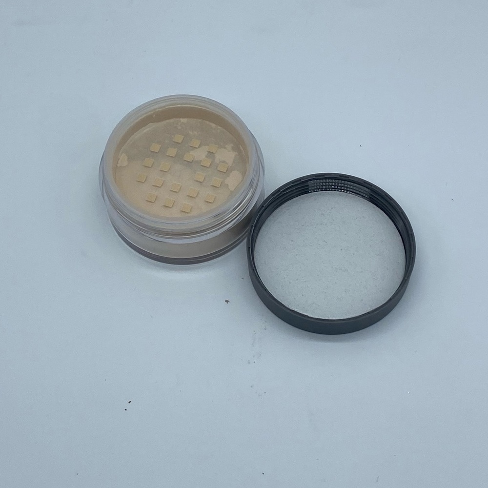 KAB Cosmetics Translucent Setting Powder BNIB - Picture 4 of 6